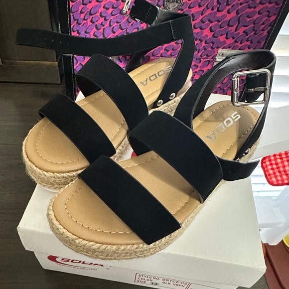 GIRLS' SODA LITTLE BRYCE FLATFORM SANDAL **BRAND NEW - NEVER WORN** - Picture 3 of 3